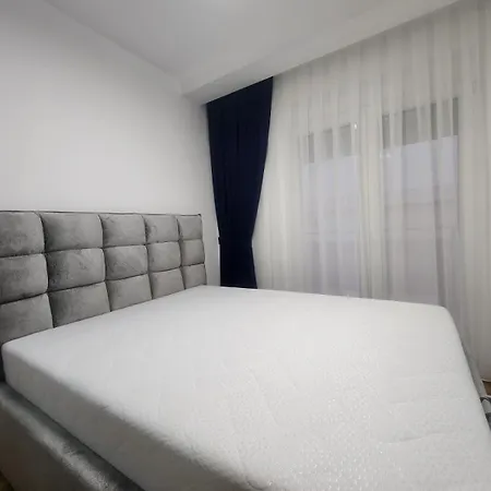 Luni Apartment *