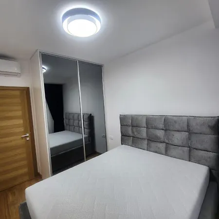 Luni Apartment *